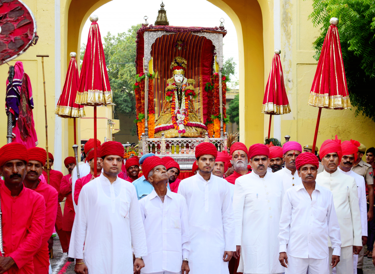 ARCH STUDENTS SHOOT AT CITY PALACE FOR TEEJ