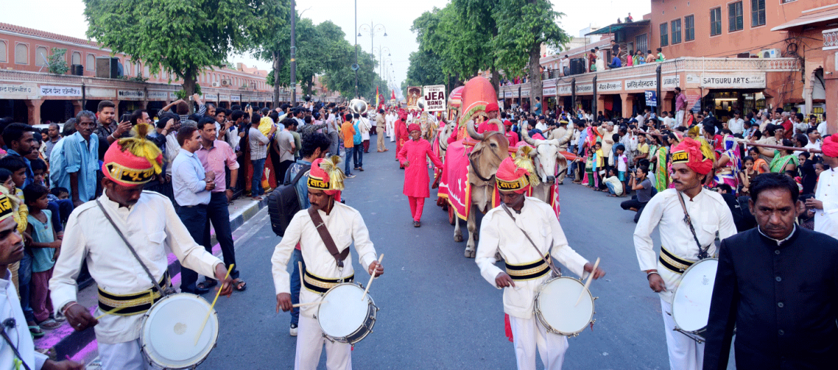 ARCH STUDENTS SHOOT AT CITY PALACE FOR TEEJ